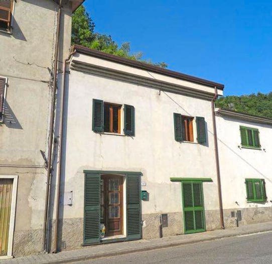 Casa con 5 locali in vendita in Via Cesare Battisti Monzone, Monzone, Fivizzano