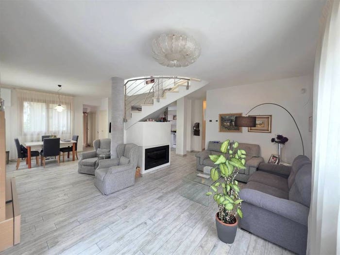 Casa con 6 locali in vendita in Via Fonda, Zona Mensa Via Toscana, Certaldo