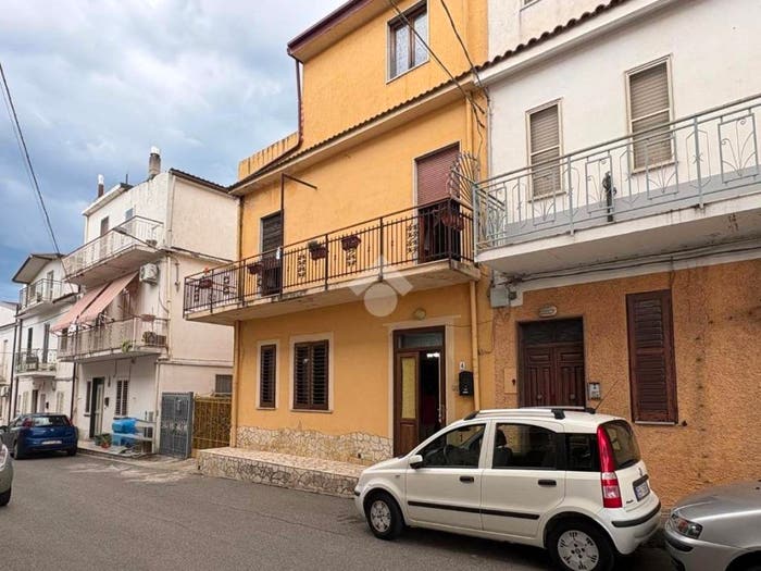 Casa con 6 locali in vendita in Via taranto, Centro, Botricello