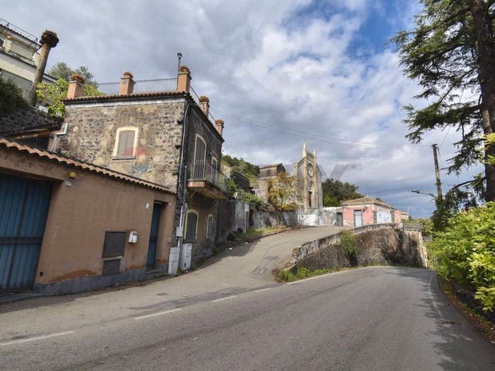 Casa quadrilocale in vendita in Via Provinciale Per Riposto, Pozzillo Stazzo Santa Tecla, Acireale