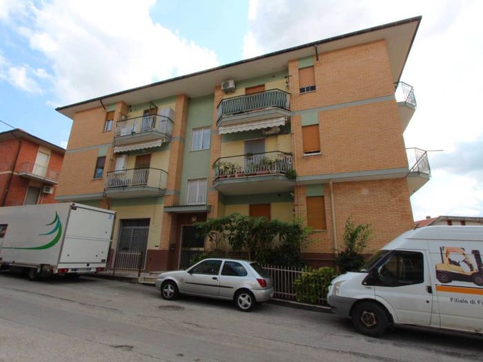 Appartamento quadrilocale in vendita in Via Cenciarini, Centro, Folignano