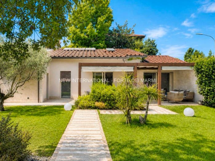 Casa con 6 locali in vendita in Via Fratelli Cervi, Centro, Forte dei Marmi