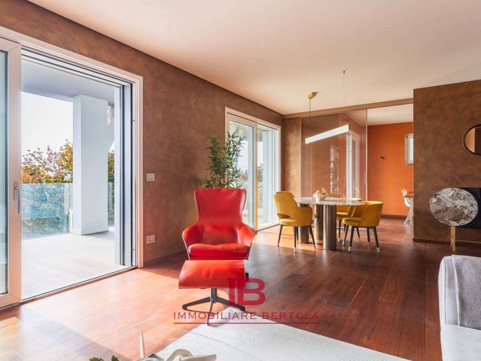 Casa quadrilocale in vendita in Lungogesso Corso Giovanni XXIII, Centro Storico, Cuneo