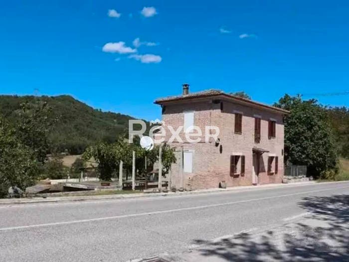 Casa con 6 locali in vendita in Contrada San Ruffino, Amandola