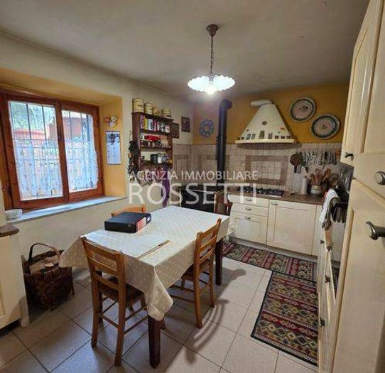 Casa con 6 locali in vendita in Fornello, Lamporecchio