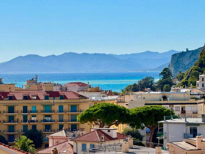 Appartamento con 5 locali in vendita in Via Paolo Cappa No Number, Centro, Finale Ligure