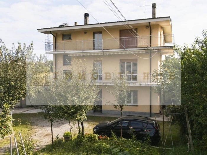 Casa con 6 locali in vendita in Via delle Cave, Meda