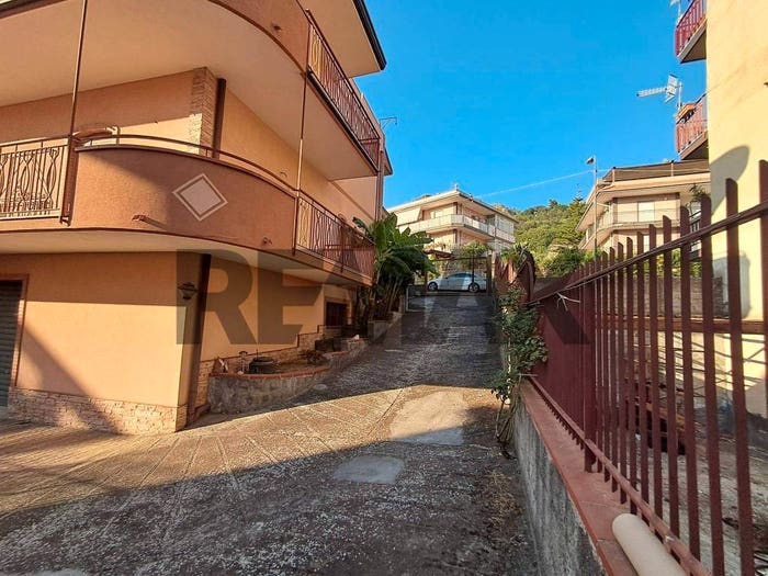 Casa con 6 locali in vendita in Via Regina Margherita, Gaggi