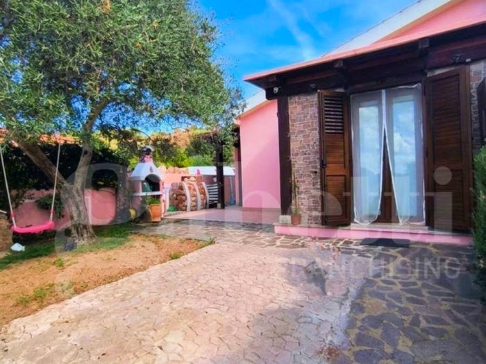 Casa quadrilocale in vendita in Via Petrarca, Loiri, Loiri Porto San Paolo