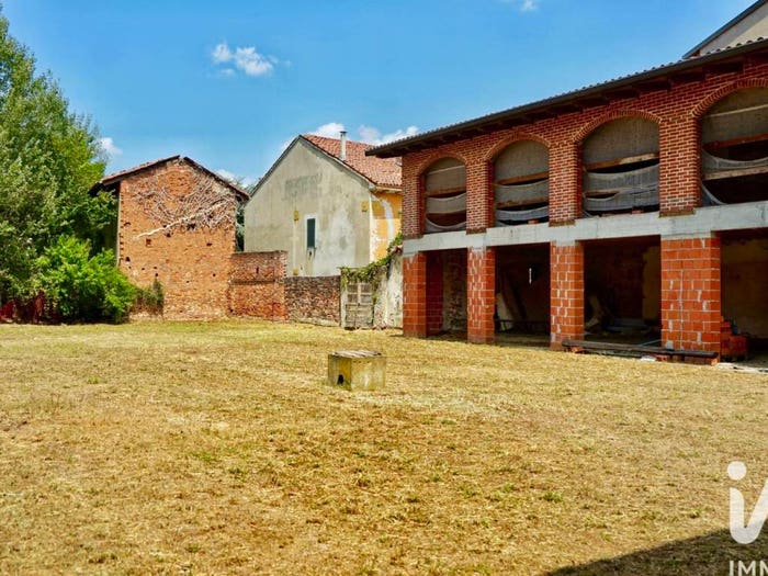 Casa con 6 locali in vendita in Piazza Baiveri, Centro, Masio