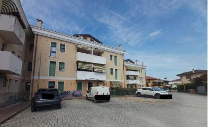 Appartamento quadrilocale in vendita in Via Cesare Battisti, Centro, Paese