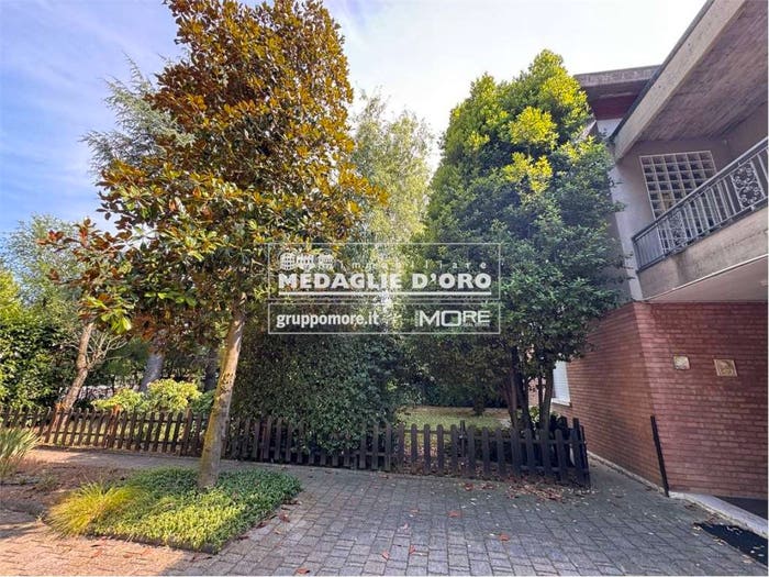 Appartamento con 6 locali in vendita in adze strada Morane, Morane Contrada, Modena