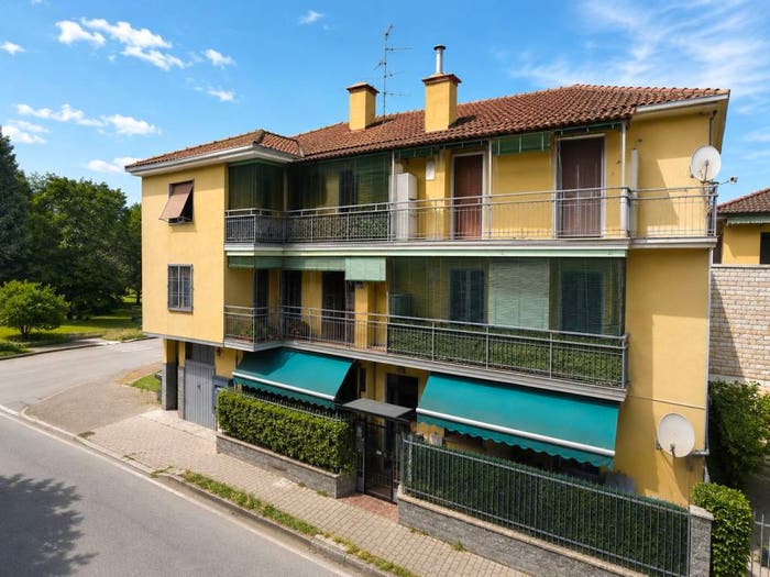 Appartamento quadrilocale in vendita in Via Fratelli Signorelli, Centro, Garbagnate Milanese