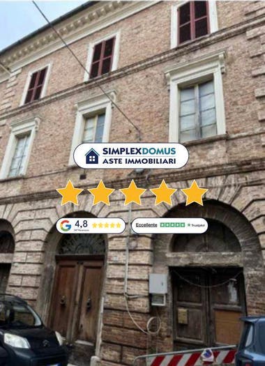 Appartamento con 6 locali in vendita in Via Giacomo Venezian, Centro, Matelica