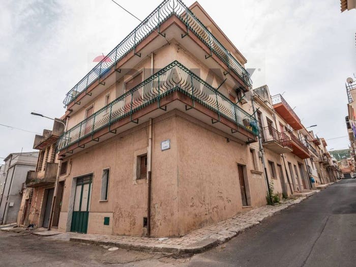 Casa con 6 locali in vendita in via Fenice, Centro, Comiso