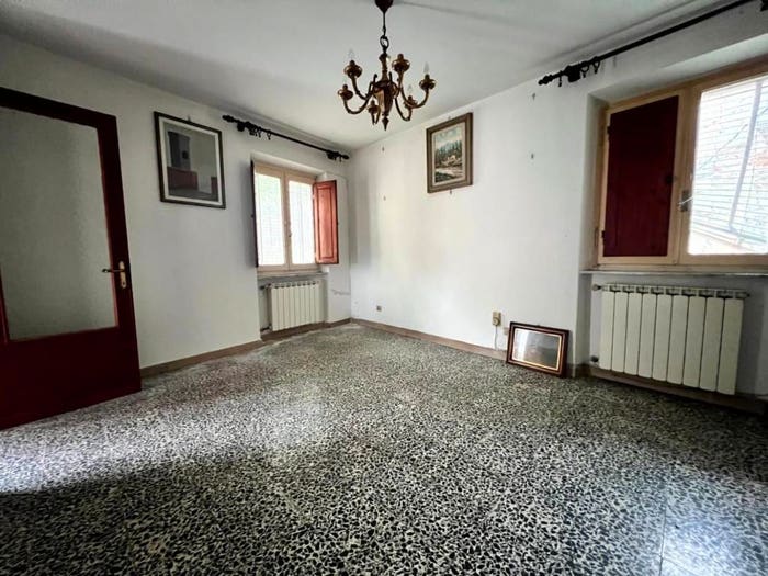 Casa con 6 locali in vendita in Pescaglia