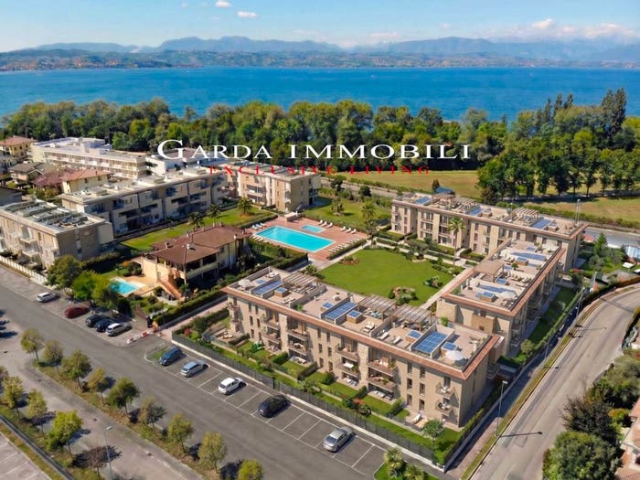 Appartamento trilocale in vendita in Viale Francesco Agello, Rivoltella, Desenzano del Garda