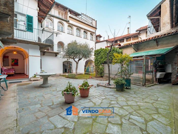 Casa con 6 locali in vendita in Via Roma, Centro, Fossano