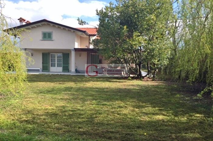 Casa con 10 locali in vendita in Via G Amendola, Forte Dei Marmi