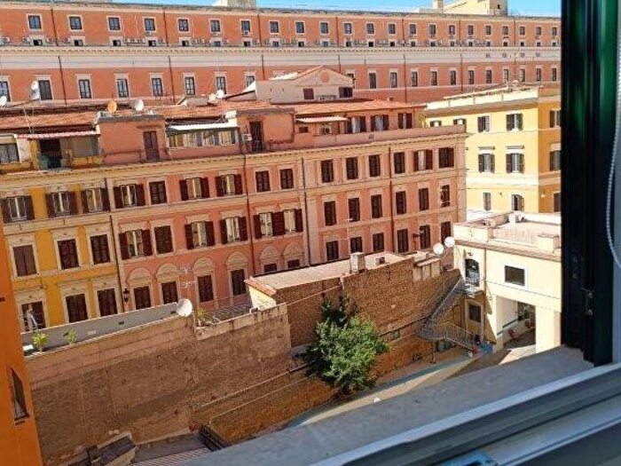 Appartamento con 6 locali in vendita in Piazza Barberini, Vittorio Veneto, Roma