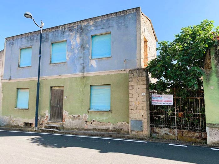 Casa con 6 locali in vendita in Corso Umberto, Centro, Gonnosnò