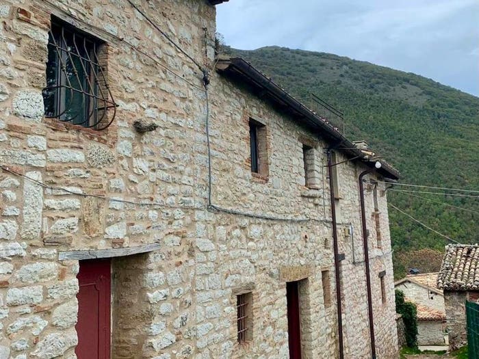 Casa con 5 locali in vendita in Camerino