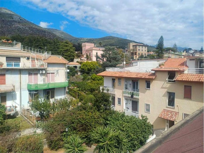 Appartamento con 6 locali in vendita in Centro, Formia