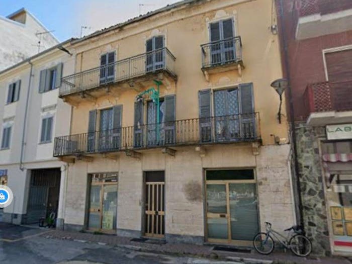 Appartamento trilocale in vendita in Piazza Alfieri, Centro, Mombercelli