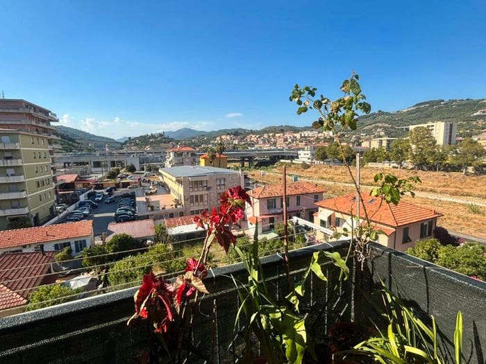 Appartamento quadrilocale in vendita in Castelvecchio, Imperia