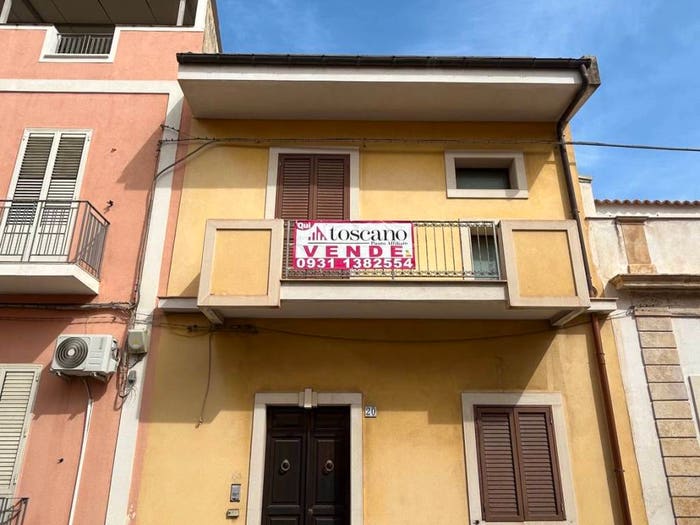 Casa quadrilocale in vendita in Via Mario Rapisardi, Centro, Avola