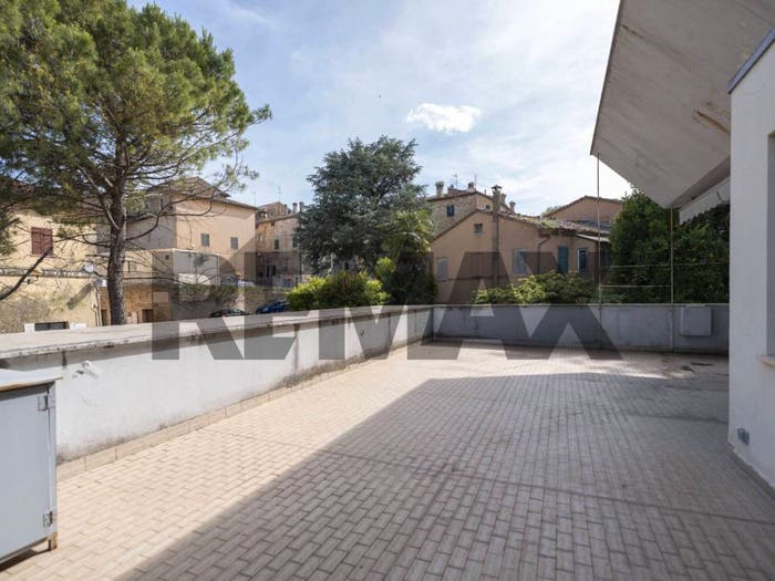 Appartamento con 6 locali in vendita in Via Igino Brutti, Centro, Belvedere Ostrense