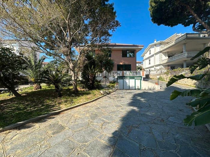 Casa con 6 locali in vendita in Via Lungomare degli Achei, Borgata Marina, Roseto Capo Spulico