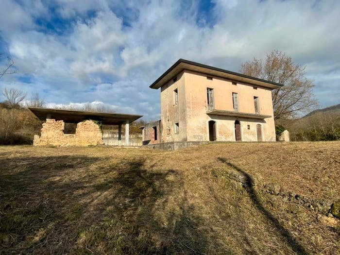 Casa con 6 locali in vendita in Via Pesca, Broccostella