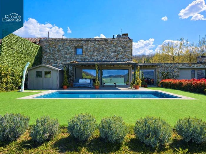 Casa con 6 locali in vendita in Via Selva, Bettola