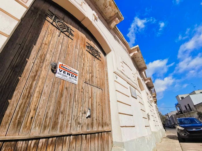 Casa con 6 locali in vendita in Via Trieste, Lequile