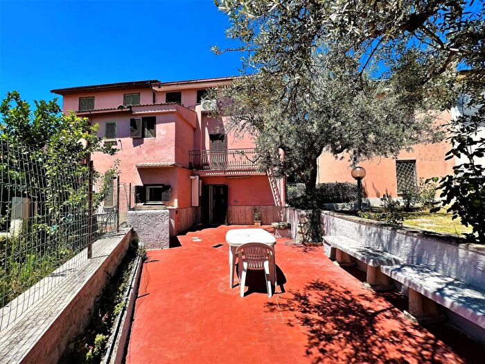 Casa con 5 locali in vendita in Via Montebello, Fara In Sabina