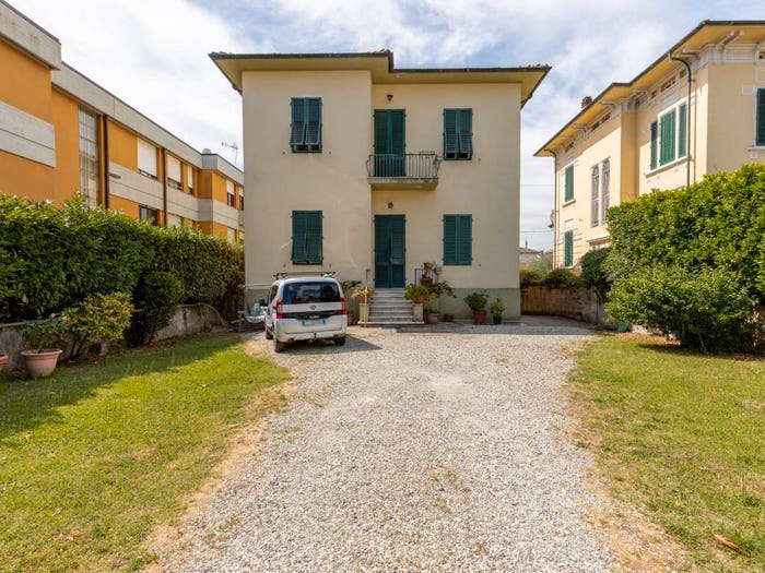 Appartamento con 5 locali in vendita in Viale Armando Diaz, Arancio, Lucca