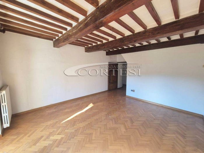 Appartamento con 6 locali in vendita in Strada Provinciale, Petrelle, Città di Castello