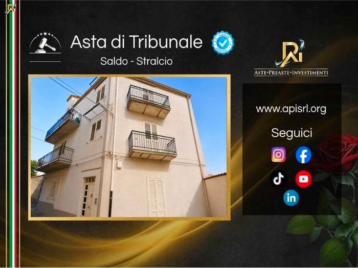 Appartamento con 6 locali in vendita in Via Ferreri Grazia, Barrafranca