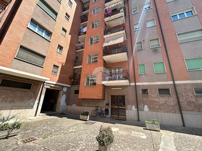 Appartamento con 6 locali in vendita in Via Pasquale Perugini, Centro Storico, Cosenza
