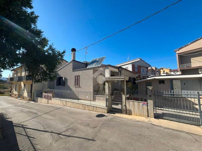 Casa quadrilocale in vendita in Via Pavonetta, Fontanelle, Atri
