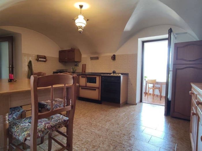 Casa con 6 locali in vendita in Piazza Giuseppe Verdi, Brusino, Cavedine