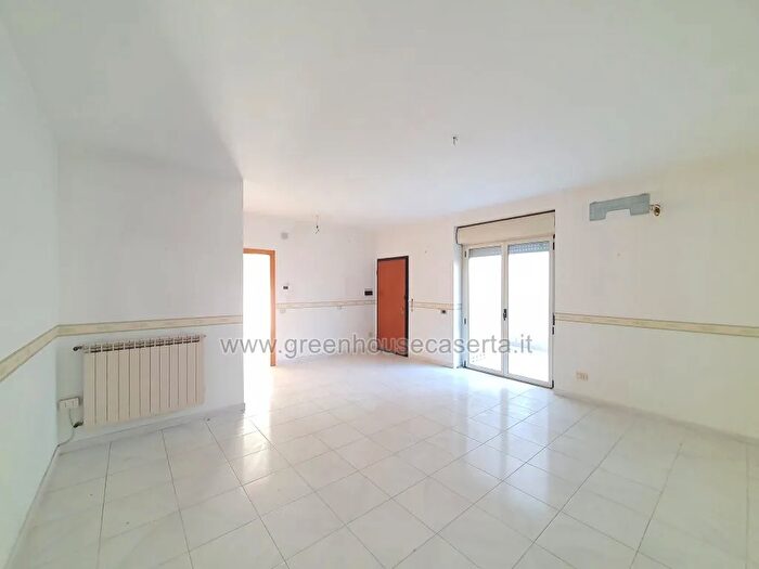 Appartamento quadrilocale in vendita in Via Roma Vico III di, Portico Di Caserta