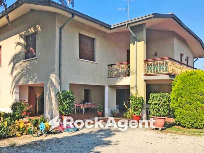 Casa con 6 locali in vendita in Via Forrone, San Salvatore, Montecarlo