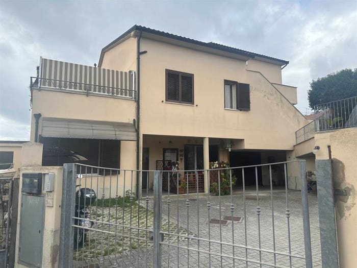 Appartamento trilocale in vendita in Centro, Piombino