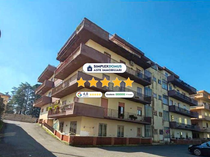Appartamento quadrilocale in vendita in Viale Padre Mariano da Torino, Centro, Ronciglione