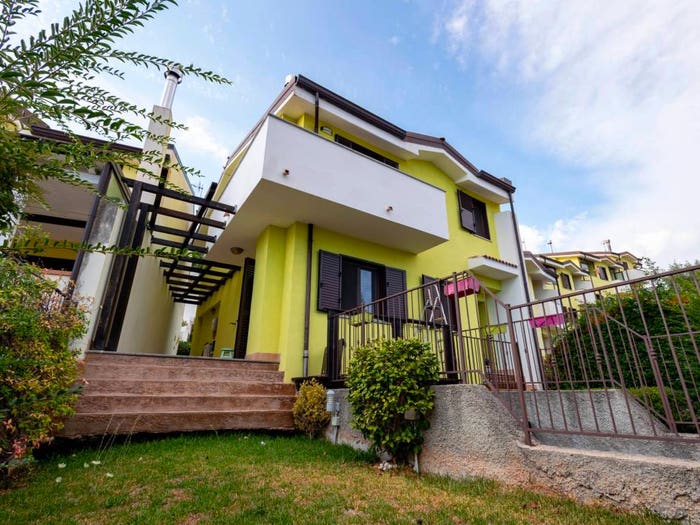 Casa quadrilocale in vendita in Viale Barlaam da Seminara, Mater Domini Cavita, Catanzaro