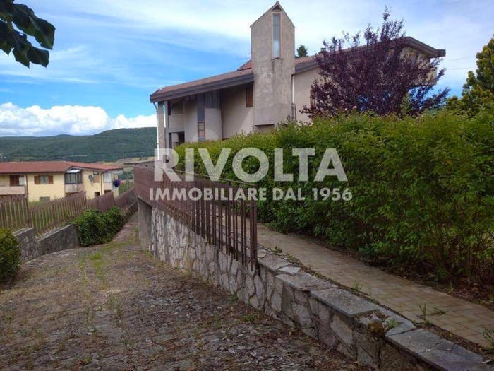 Casa con 6 locali in vendita in Viale Maggio, Centro, Filiano