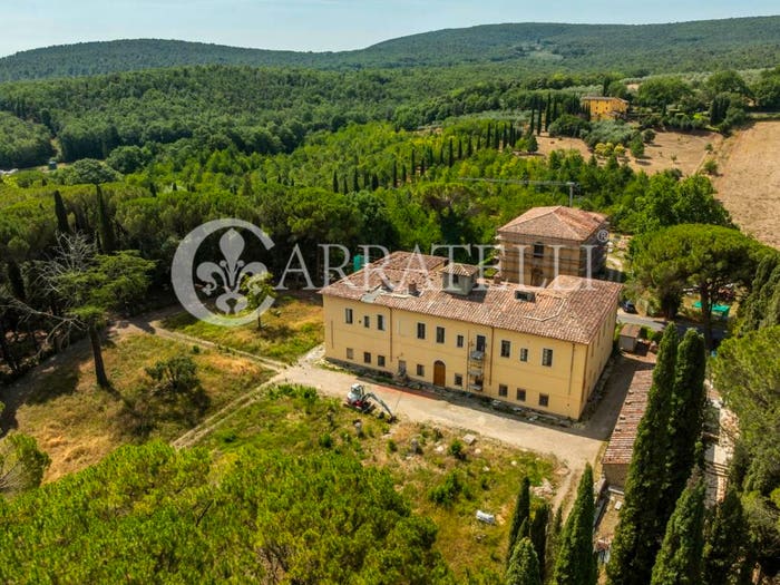 Casa con 6 locali in vendita in Piazza Roma, Monteriggioni