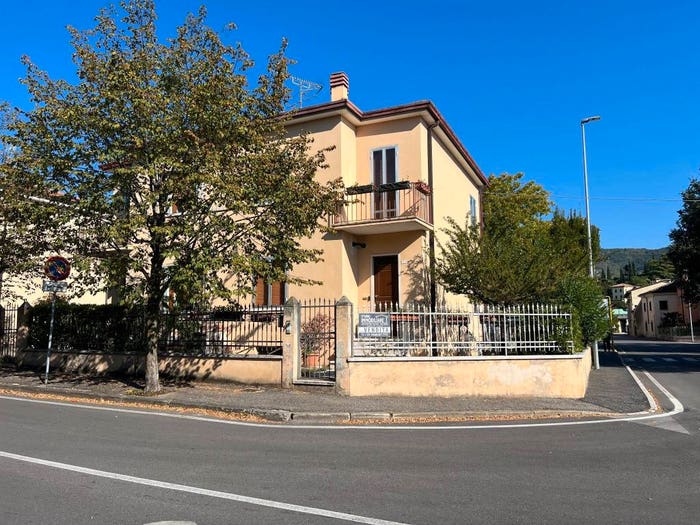 Casa con 6 locali in vendita in Via Dino Degani, Centro, Grezzana